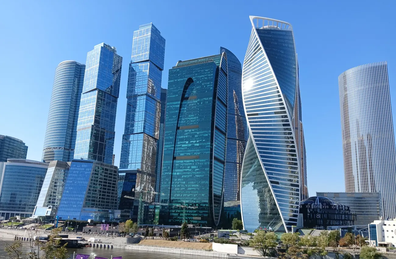 Деловой квартал — иллюстрация к сфере тендерного сопровождения